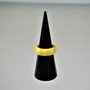 Vintage Lucite Fashion Ring Yellow Striped Pastels Size 6 Summer Statement
